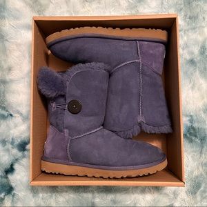 UGG Short Bailey Button II Navy Boots